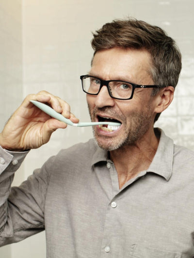 Jordan dantų šepetėlis Gum Protector minkštas su dėklu